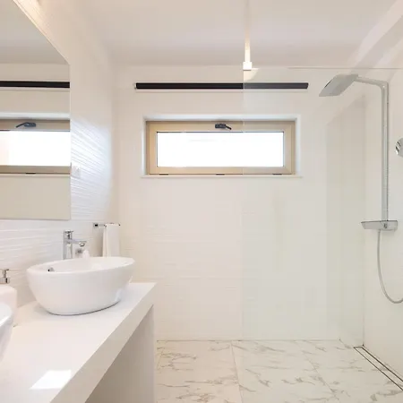 Luxury 5 Bedrooms Magistrala Seafront Private Area Amazing Sea Views *