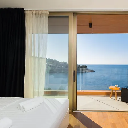 Luxury 5 Bedrooms Magistrala Seafront Private Area Amazing Sea Views *
