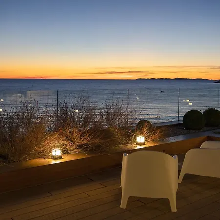 Luxury 5 Bedrooms Magistrala Seafront Private Area Amazing Sea Views *