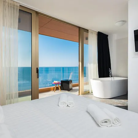Luxury 5 Bedrooms Magistrala Seafront Private Area Amazing Sea Views *