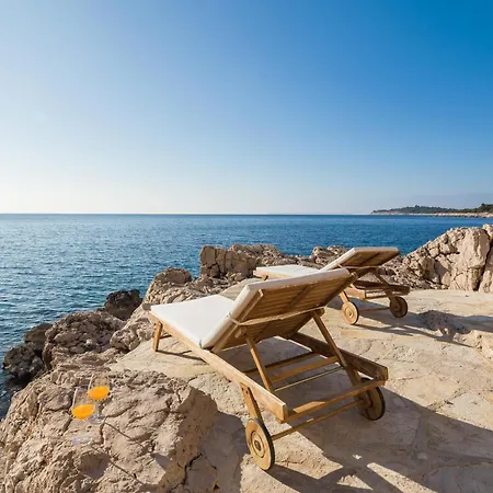 Luxury 5 Bedrooms Magistrala Seafront Private Area Amazing Sea Views Villa *