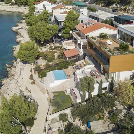 Luxury 5 Bedrooms Magistrala Seafront Private Area Amazing Sea Views *